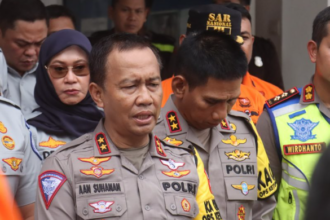 Kakorlantas Polri Irjen Aan didampingi Kabag Ops Korlantas Polri Kombes Eddy Djunaedi turun langsung menuju lokasi kecelakaan beruntun di Tol Jakarta-Cikampek (Tol Japek) KM 58 tepat pukul 07.04 WIB pada Senin (8/4/2024).