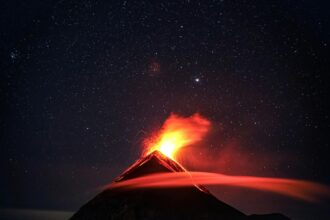 Ilustrasi bencana erupsi gunung berapi. Foto: Clive Kim / pexels