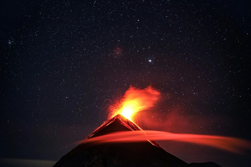 Ilustrasi bencana erupsi gunung berapi. Foto: Clive Kim / pexels