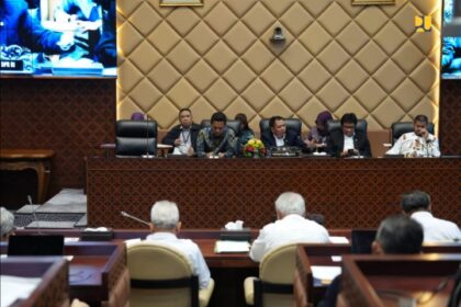 Menteri PUPR Basuki Hadimuljono mengatakan dalam pelaksanaan program belanja infrastruktur TA 2024 Kementerian PUPR fokus pada penyelesaian pekerjaan konstruksi yang sedang berjalan (Multi Years Contract), mengoptimalkan infrastruktur yang sudah terbangun melalui pendekatan Operasi, Pemeliharaan, Optimalisasi, dan Rehabilitasi (OPOR), dan pembangunan infrastruktur sesuai Direktif Presiden.