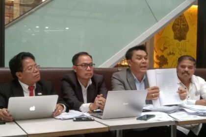 Tim kuasa hukum Sihol Sitongkir saat jumpa pers di kawasan Jakarta Pusat.(foto sofian/ipol.id)