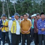 Menteri Pekerjaan Umum dan Perumahan Rakyat (PUPR) Basuki Hadimuljono melakukan peninjauan progres pembangunan ruas Palembang - Betung, yang merupakan bagian dari Jalan Tol Kayu Agung - Palembang - Betung (Kapalbetung).