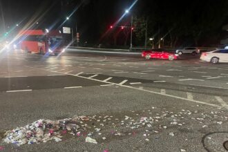 Foto yang dirilis oleh Kementerian Pertahanan Korea Selatan menunjukan sampah-sampah berserakan yang dijatuhkan dari sebuah balon yang diduga dikirim oleh Korea Utara, di Seoul, Korea Selatan, Rabu, 29 Mei 2024. (Foto: Kantor Presiden Korea Selatan via AP)