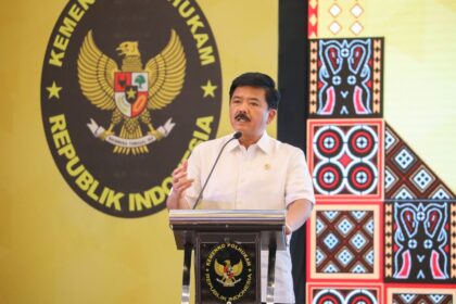 Menteri Koordinator Bidang Politik, Hukum dan Keamanan Marsekal TNI (Purn) Hadi Tjahjanto saat memberikan pengarahan pada Rapat Koordinasi Kesiapan Penyelenggaraan Pilkada Serentak 2024 di Wilayah Papua di Jayapura, Papua, Rabu (29/5/2024). Foto: Humas Kemenko Polhukam