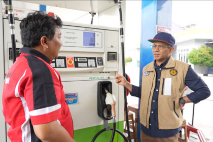 Anggota Komite BPH Migas Saleh Abdurrahman di salah satu SPBU Kabupaten Gunung Kidul, DIY. Foto: Ist