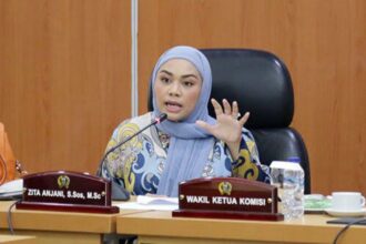Putri Ketua Umum PAN, Zita Anjani saat rapat di DPRD DKI.(foto dok setwan DPRD DKI)
