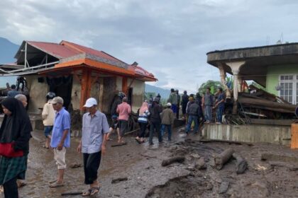 Kondisi permukiman warga dan sarana publik pascabanjir bandang menerjang Kabupaten Agam, Sumatera Barat, Sabtu (11/5). Hingga Minggu (12/5), Tim gabungan bersama Badan Penanggulangan Bencana Daerah (BPBD) Kabupaten Agam dan Badan Nasional Penanggulangan Bencana (BNPB) masih melakukan upaya penanganan darurat. Foto: BPBD Kabupaten Agam