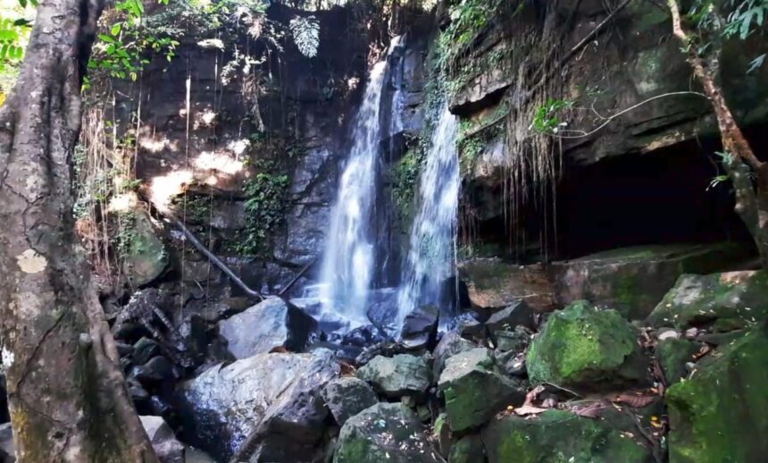 Foto : Air Terjun di Desa Kedang Ipil, Kecamatan Kota Bangun Darat, Kutai Kartanegara.