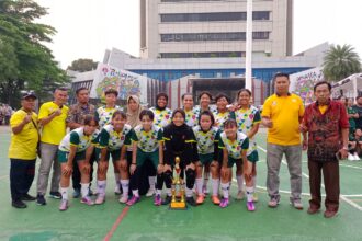 PTF Jagakarsa sukses meraih gelar juara pada kejuaraan perdana futsal wanita bertajuk Srikandi Cup 2024 yang berlangsung di lapangan futsal kantor Kemenpora, Jakarta Pusat, Jumat (3/5). Foto/ipol