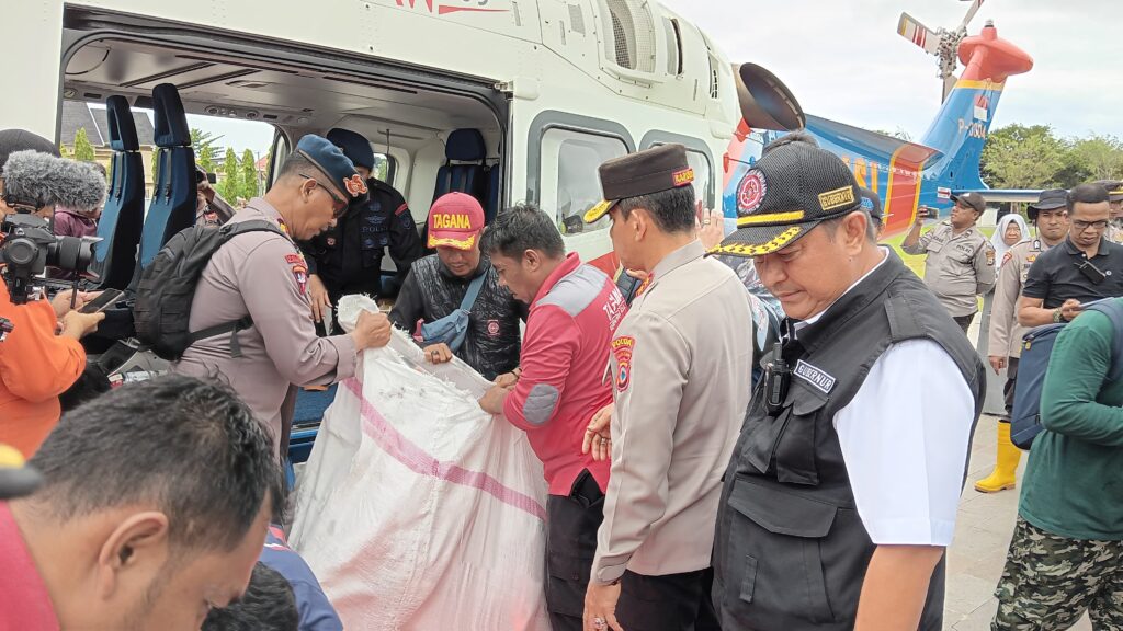 Pemerintah Provinsi Sulawesi Selatan, dibawah kepemimpinan Penjabat Gubernur Bahtiar Baharuddin, telah menyalurkan bantuan beras seberat 10 ton kepada Pemerintah Kabupaten Luwu. Bantuan ini diberikan untuk meringankan beban korban banjir dan longsor yang terjadi di wilayah tersebut.