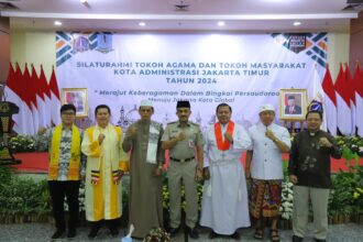 Wali Kota Jakarta Timur (Jaktim), M. Anwar, bersama sejumlah tokoh lintas agama dan tokoh masyarakat melakukan silaturahmi di Ruang Serbaguna Blok C, Kantor Walikota Jakarta Timur, Senin (6/5). Foto: Ist