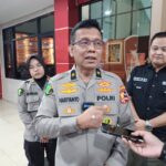 Kepala Rumah Sakit (Karumkit) Polri Kramat Jati, Brigjen Pol Hariyanto didampingi Humas Rumah Sakit Polri di Jakarta Timur, Kamis (9/5). Foto: Joesvicar Iqbal/ipol.id