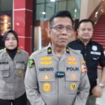 Kepala Rumah Sakit (Karumkit) Polri Kramat Jati, Jakarta Timur, Brigjen Pol Hariyanto dan jajaran dalam memberikan keterangan terkait luka bakar berat pada tiga jenazah Anak Buah Kapal (ABK), Selasa (7/5) sore. Foto: Joesvicar Iqbal/ipol.id