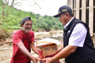 Penyaluran bantuan beras untuk korban terdampak bencana di Sulsel mencapai 150 Ton. Foto: dok humas