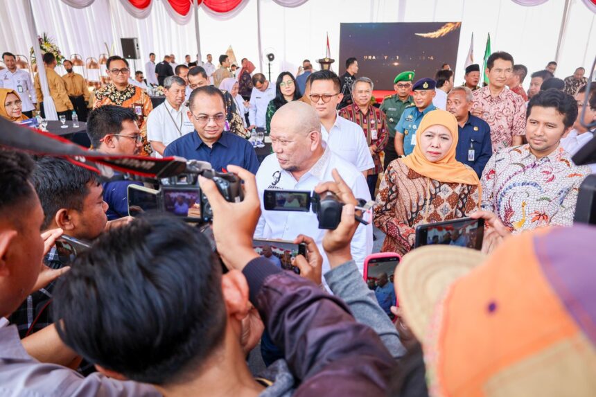 Ketua DPD RI AA LaNyalla Mahmud Mattalitti melakukan seremoni peletakan batu pertama pembangunan Kantor Perwakilan DPD RI Provinsi Jawa Timur, pada Senin (13/5/2024).