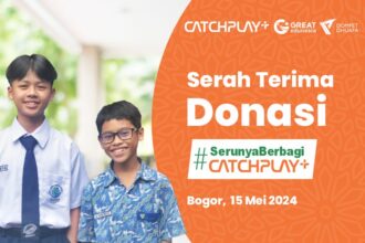 CATCHPLAY+, perusahaan penyedia layanan streaming, menyerahkan donasi ke GREAT Edunesia, Mitra Pelaksana Pendidikan Dompet Dhuafa, lembaga amal terkemuka di Indonesia.