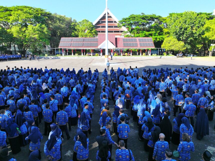Prof Zudan Arif Fakrulloh menjadi pembina upacara Peringatan Hari Kebangkitan Nasional Ke-116 Tahun 2024. Foto: dok humas