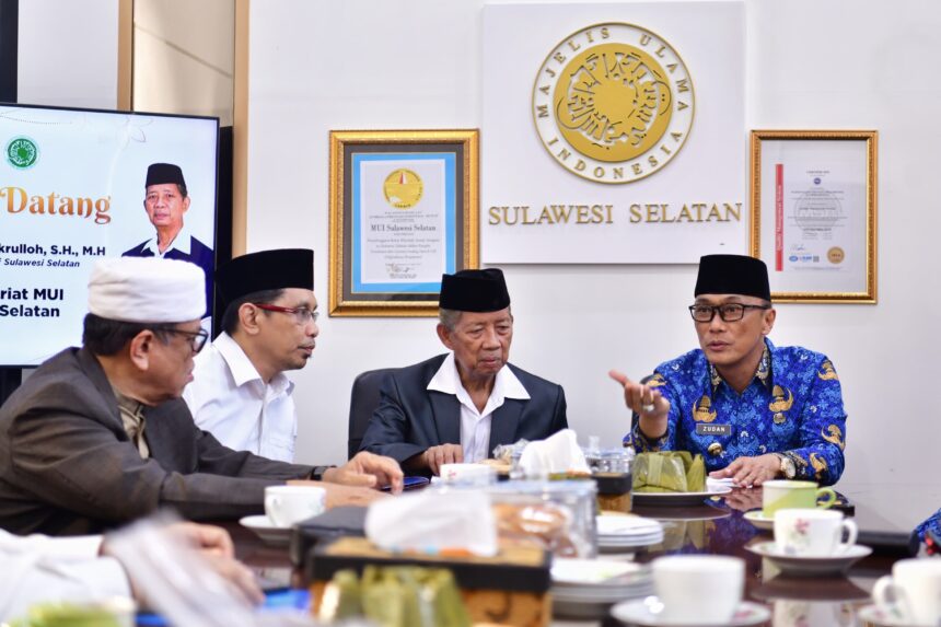 Zudan Arif Fakrullah bersilaturahmi dengan pengurus Majelis Ulama Indonesia (MUI) Sulsel di Sekretariat MUI di Masjid Raya. Foto: dok humas