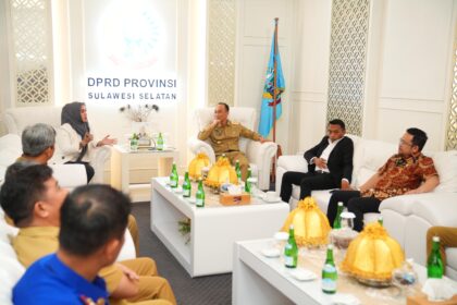 Pj Gub Sulsel beserta jajaran saat bertandang ke DPRD Sulsel. Foto: dok humas