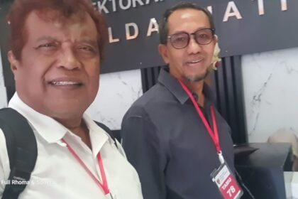 Dhimam Abror (ka) dan Surya Aka Syahnagra saat di Polda Jatim. Foto: Youtube AKA Channel.