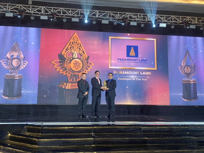 Paramount Land raih 5 penghargaan bergengsi di ajang Duo Awards (IPBA &IMHA) 2024. Presiden Direktur Paramount Land M. Nawawi (kanan) saat menerima penghargaan ‘Developer of The Year’ di Jakarta, beberapa waktu yang lalu. Foto: Paramount Land