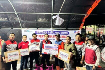 Pertamina Group saat menyalurkan berbagai bantuan untuk korban bencana lahar dingin dan tanah longsor di Sumatera Barat. Foto: Dok Pertamina