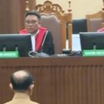 Hakim Agung, Gazalba Saleh saat menjalani sidang pembacaan putusan sela di Pengadilan Tipikor Jakarta, Senin (27/5/2024). Foto: Tangkap layar YT @metrotv