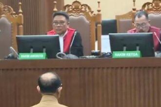 Hakim Agung, Gazalba Saleh saat menjalani sidang pembacaan putusan sela di Pengadilan Tipikor Jakarta, Senin (27/5/2024). Foto: Tangkap layar YT @metrotv