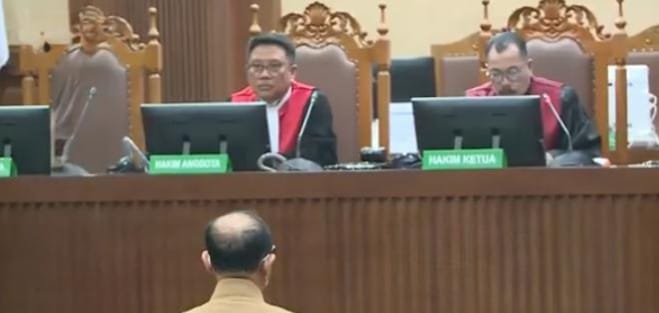 Hakim Agung, Gazalba Saleh saat menjalani sidang pembacaan putusan sela di Pengadilan Tipikor Jakarta, Senin (27/5/2024). Foto: Tangkap layar YT @metrotv