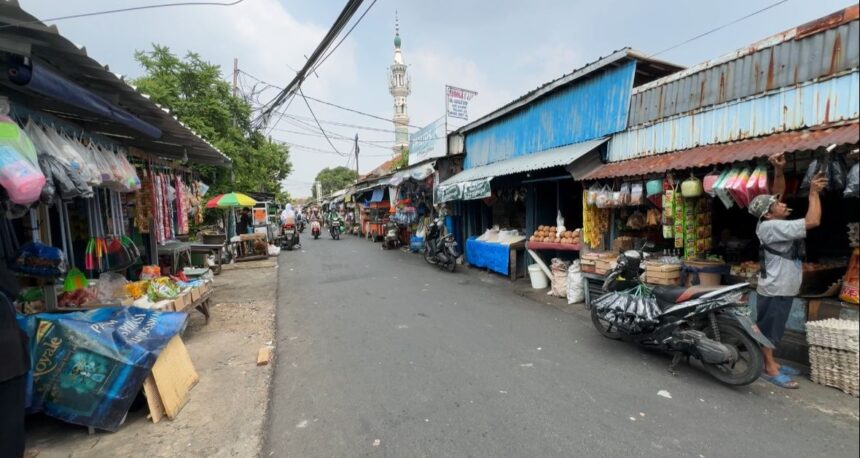 Suasana di Pasar Jangkrik, Kelurahan Pisangan Baru, Kecamatan Matraman, Jakarta Timur, pada Selasa (28/5) siang. Foto: Ist