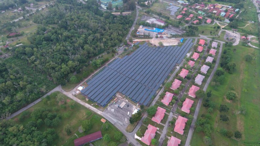 Ribuan panel surya terpasang di wilayah kerja Pertamina Hulu Rokan sebagai kontribusi PHR untuk pengurangan emisi. Foto: Dok Pertamina