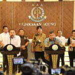 Kepala BPKP, Muhammad Yusuf Ateh (kanan) dan Jaksa Agung ST Burhanuddin dalam konferensi pers bersama di Gedung Utama Kejaksaan Agung, Jakarta Selatan, Rabu (29/5/2024). Foto: Yudha Krastawan/ipol.id