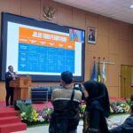 Kepala Badan Pelindungan Pekerja Migran Indonesia (BP2MI), Benny Rhamdani sebagai Keynote Speaker memberikan pemaparan soal Tindak Pidana Perdagangan Orang (TPPO) kepada para mahasiswa dan mahasiswi di Universitas Negeri Jakarta, Pulogadung, Jakarta Timur, Jumat (31/5). Foto: Joesvicar Iqbal/ipol.id