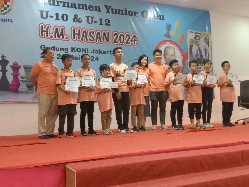 Tuntas sudah perhelatan Kejuaraan Catur Yunior H.M Hasan Cup KU 10 dan KU 12 yang digelar Gedung KONI DKI Jakarta 25-26 Mei 2024.