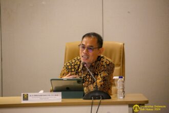 Miftahuddin Amin, menyampaikan paparan pada Rapat Dengar Pendapat Standar Mutu UI bersama stakeholder eksternal. Foto: dokumen Humas UI