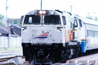 Jumlah penumpang kereta api pada libur panjang akhir pekan Hari Waisak naik signifikan. Foto: KAI