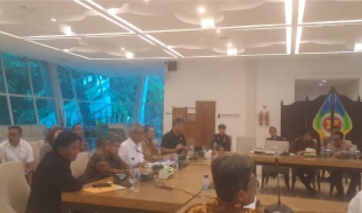 Kementerian Agama (Kemenag) dan Kementerian Luar Negeri (Kemenlu) saat menggelar rapat besar di kantin Diplomasi Kemenlu, Jakarta Pusat, Rabu (22/5/2024). Foto: Dok Kemenag