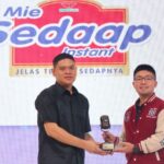 Mie Sedaap raih Youth Choice Award sebagai Mie Instan Pilihan Gen Z di Jakarta Marketing Week 2024.