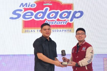 Mie Sedaap raih Youth Choice Award sebagai Mie Instan Pilihan Gen Z di Jakarta Marketing Week 2024.