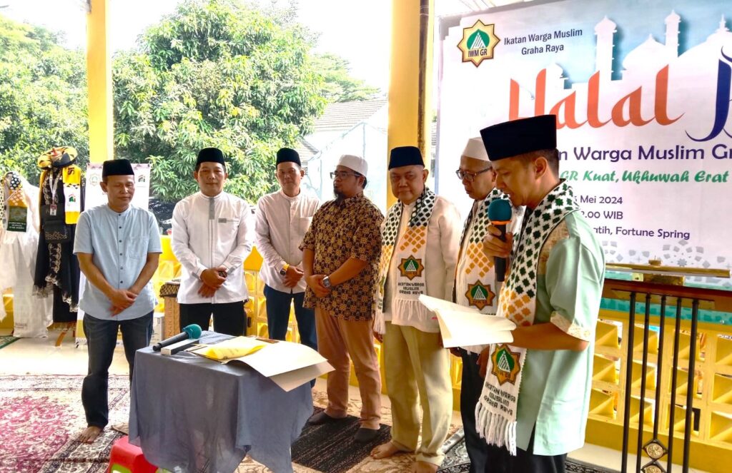 Penandatanganan kerjasama penyelenggaraan Haji & Umroh bagi warga IWM GR. MOU ditandatangani oleh H. Didi Kurniadinata dan H. Cecep Maki Nakhrowi dari PT Jannah Firdaus, disaksikan oleh H. Wagiono Wiyono dan H. Mirza Nurdian Iskandar.