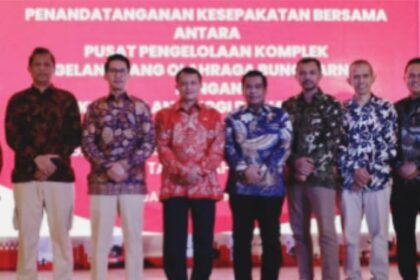 Kepala Kejaksaan Tinggi (Kajati) DKI Jakarta, Rudi Margono (ketiga dari kiri) saat berswafoto bersama jajaran PPKGBK di Indonesia Arena, Senayan, Jakarta, Tau (29/5/2024). Foto: Dok Kejati DKI Jakarta