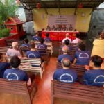 Sebanyak 49 narapidana yang beragama Buddha tengah menunggu remisi diberikan petugas di Vihara Ariyasacca saat Hari Raya Tri Suci Waisak 2568 BE di Lapas Kelas I Cipinang, Jatinegara, Jakarta, Kamis (23/5). Foto: Ist