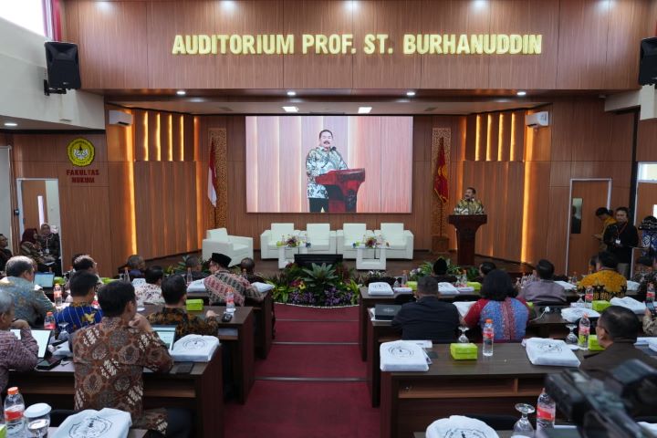 Jaksa Agung ST Burhanuddin dalam Seminar Nasional Dies Natalis Fakultas Hukum Universitas Jenderal Soedirman ke-43, Kamis (16/5/2024). Foto: Puspenkum Kejaksaan Agung