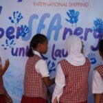 Salah satu kegiatan "BerSEAenergi untuk Laut", literasi kelautan di kalangan sekolah dan membangun komitmen siswa untuk menjaga laut dan alam. Foto: Dok Pertamina
