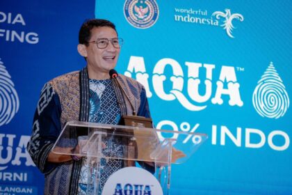 Menparekraf Sandiaga Uno meresmikan Kick Off Co-Branding Wonderful Indonesia X AQUA-Wonderful Trip "100% Murni, 100% Petualangan Indonesia" di Hotel Ayana Komodo Waecicu Beach, Rabu (29/5/2024) . Foto: kemenparekraf