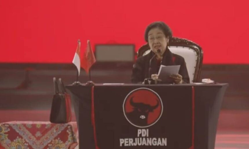 Ketua Umum PDIP Megawati Soekarnoputri saat berpidato di Rakernas PDIP di Beach City International Stadium Ancol, Jakarta, Jumat (24/5/2024). Foto: Live streaming YT PDIP