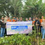 PT Permodalan Nasional Madani (PNM) cabang Sukabumi melalui program tanggung jawab sosial dan lingkungan dengan menanam 100 pohon endemik di Pos Baru Gunung Gede Jalur Gunung Putri, Desa Sukatani Cianjur Jawa Barat.