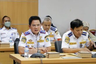 Kadishub DKI Jakarta, Syafrin Liputo saat mengikuti rapat di Komisi B. Foto: dok. DPRD DKI