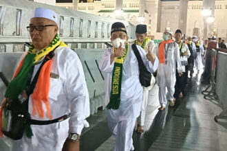 Jemaah Haji Indonesia Antri Masuk Raudhah