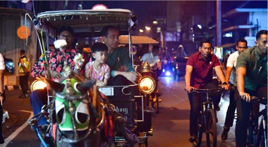 Presiden Joko Widodo mengajak cucunya naik andong berkeliling Malioboro, Kota Yogyakarta, Jumat, 24 Mei 2024. Foto: BPMI Setpres/Vico